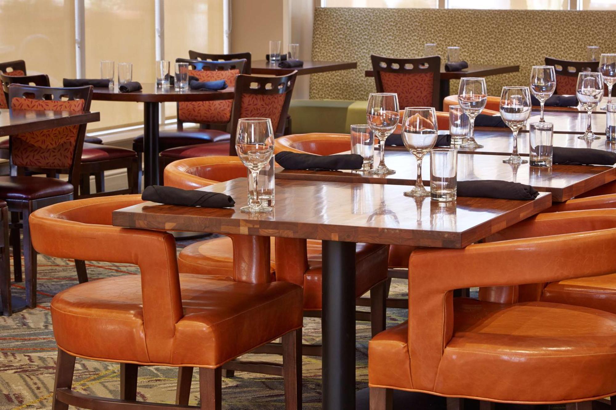 Hotel Hilton Garden Casco Antiguo 3*